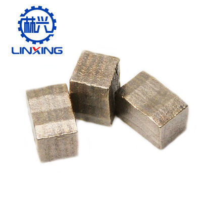 Segmento di diamante a forma di M per il taglio del granito e della arenaria