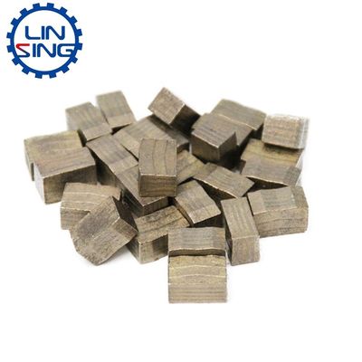 Stabile prestazioni di taglio Il nostro segmento di diamanti a forma di M è perfetto per il taglio del granito
