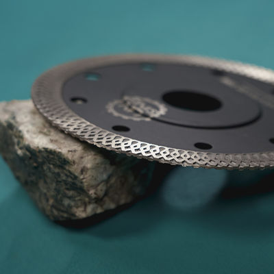 140 denti Turbo Saw Blade per taglio di lastre di pietra e piastrelle Disco di taglio a secco bagnato
