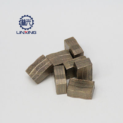 Materiale grezzo Metallo in polvere Segmento di taglio del diamante per la motosega di marmo