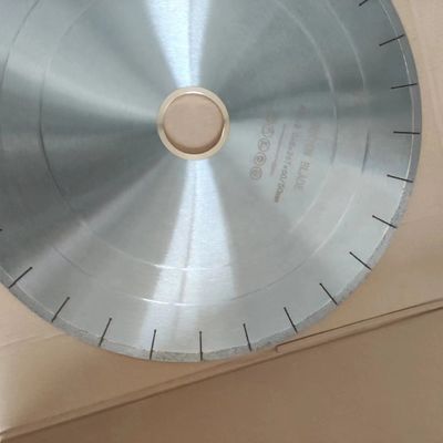 Lata a seghe di diamanti a fessura in U Dekton da 350 mm per supporto personalizzato e taglio garantito
