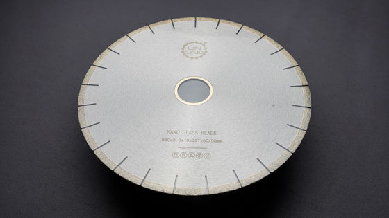 Lametta di segatura in vetro di diamante di 350 mm personalizzata per il taglio delle piastrelle su una macchina da ponte