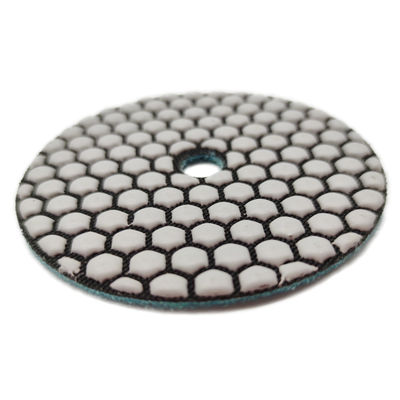 Finiture lucide realizzate in modo rapido e semplice con una pastiglia di lucidatura in pietra/ceramica/ calcestruzzo