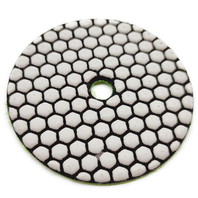 Finiture lucide realizzate in modo rapido e semplice con una pastiglia di lucidatura in pietra/ceramica/ calcestruzzo