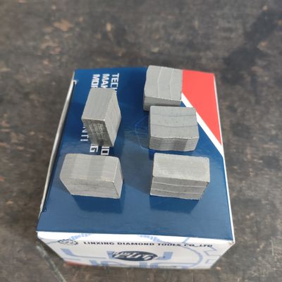 Supporto personalizzato ODM 2000mm Segmento di pietra da taglio per la lamina a forma di M Granito Diamante Strumento