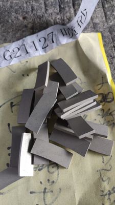 Segmento di diamante a forma di ARC per la lama di sega da 600 mm in Indonesia Taglio di andesite