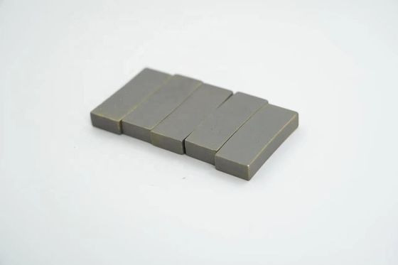 Segmento di diamante a forma di ARC per la lama di sega da 600 mm in Indonesia Taglio di andesite