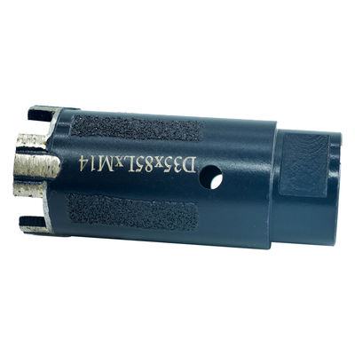 Perforazione a secco di roccia di granito rosso con perforazione di 35 mm con adattatore M14 e polvere di ferro