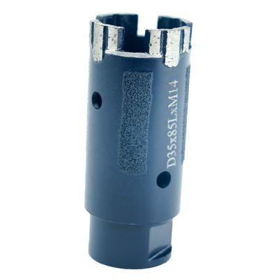 Perforazione a secco di roccia di granito rosso con perforazione di 35 mm con adattatore M14 e polvere di ferro