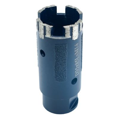 Perforazione a secco di roccia di granito rosso con perforazione di 35 mm con adattatore M14 e polvere di ferro