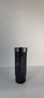 Scavo dritto bagnato utilizzando una trivella a core di diamante sinterizzato per la perforazione della pietra di granito