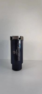 Scavo dritto bagnato utilizzando una trivella a core di diamante sinterizzato per la perforazione della pietra di granito
