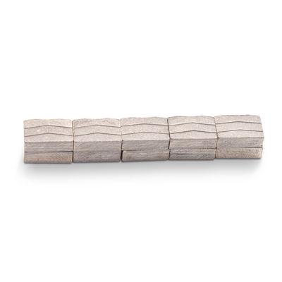Segmento di diamanti in granito di forma M resistente da 24*7,6/8,4*15 mm per lama multi-cutter da 6,5 mm