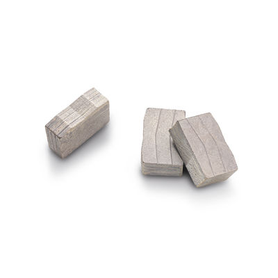Segmento di diamanti in granito di forma M resistente da 24*7,6/8,4*15 mm per lama multi-cutter da 6,5 mm