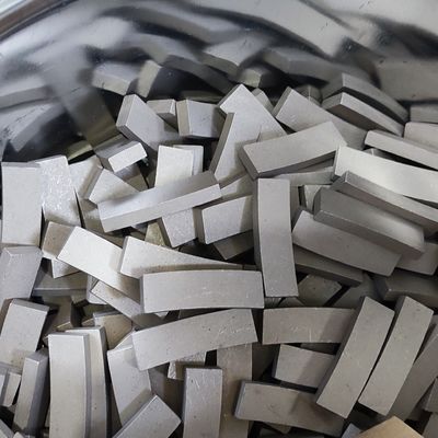 Segmenti di lame di sega sinterizzata a diamanti per la macchina di saldatura a pietra