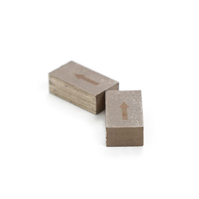 A Grade Segmenti a pressione calda Lama di seghe di diamanti 24*8*13mm Segmento di diamanti per il taglio di marmo