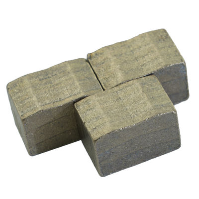 Segmenti di diamanti a tre lame supportati da OEM per il taglio di pietre minerarie 22*15,6/16,4*15 mm