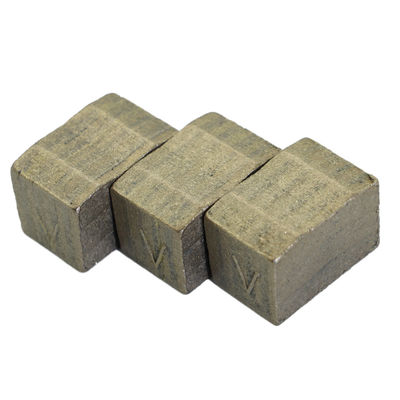 Segmenti di diamanti a tre lame supportati da OEM per il taglio di pietre minerarie 22*15,6/16,4*15 mm