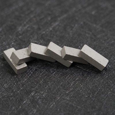 20*4,0/3,5*8mm Segmento di taglio di diamanti a sinterizzazione a caldo per il taglio di marmo e calcare