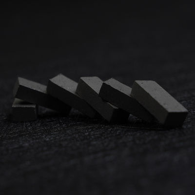 20*4,0/3,5*8mm Segmento di taglio di diamanti a sinterizzazione a caldo per il taglio di marmo e calcare