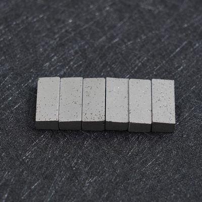 20*4,0/3,5*8mm Segmento di taglio di diamanti a sinterizzazione a caldo per il taglio di marmo e calcare