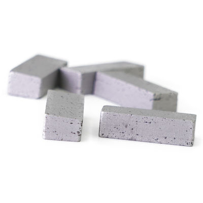 Segmento di seghe per segno di polvere metallica di diamanti da 20*4,8/5,4*8 mm per il taglio di pietre di granito dure medie