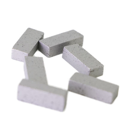 Segmento di seghe per segno di polvere metallica di diamanti da 20*4,8/5,4*8 mm per il taglio di pietre di granito dure medie