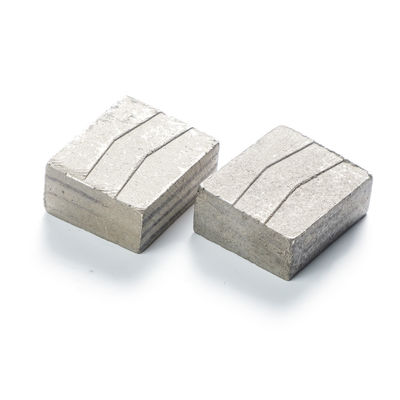 Macchina di stampa a freddo in polvere di metallo a segmento di diamanti per taglio umido D2000 2500 mm in Indonesia