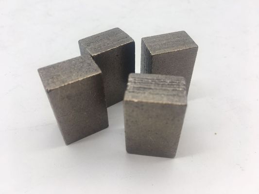 Segmento di diamante professionale Punti di taglio di arenaria Strato di forma piana Segmento 24*9*15mm